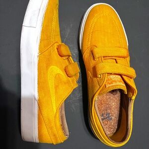 Yellow Nike Janoski SE Velcro Shoes - 8M W9.5